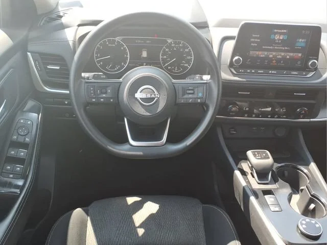 Used 2024  Nissan SV image 4