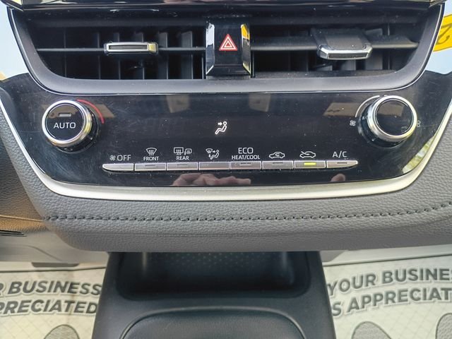 Used 2022  Toyota SE image 17