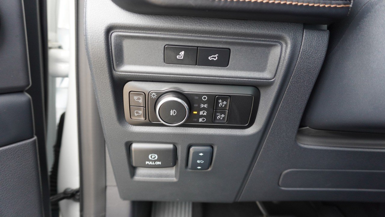 Used 2024 White Ford Platinum image 21
