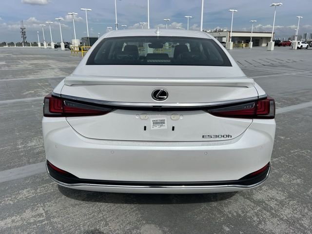 Used 2024 White Lexus 300h image 24