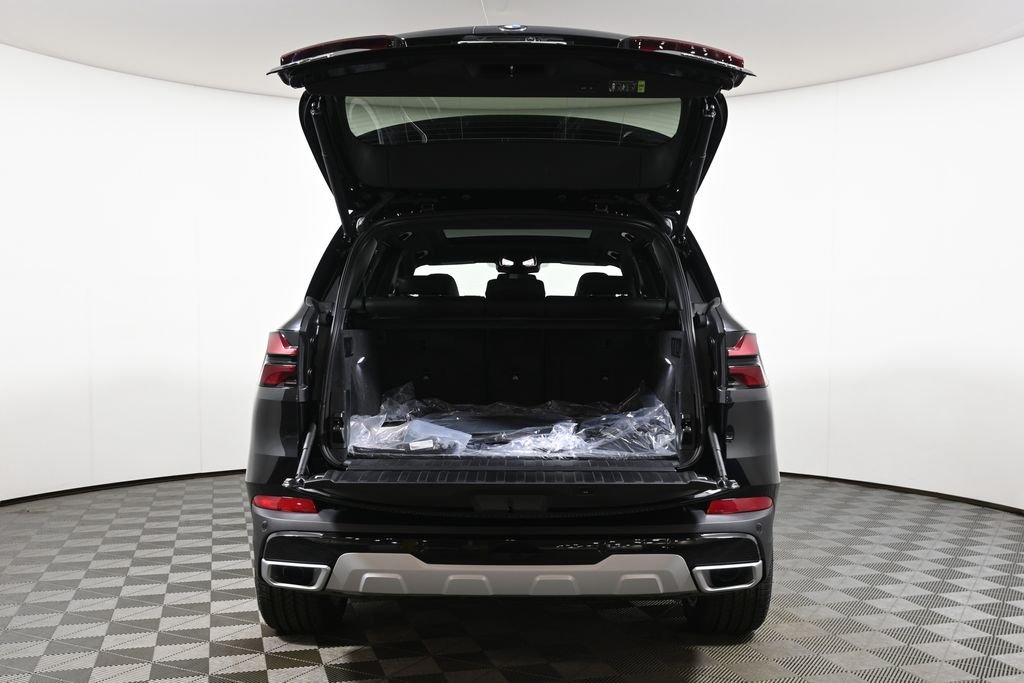 New 2026 Black Sapphire Metallic BMW xDrive40i image 37
