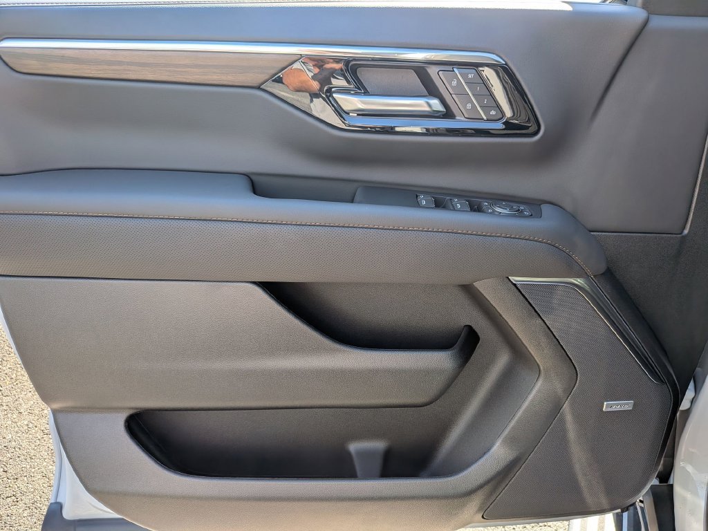 New 2026 Polar White Tricoat Chevrolet High Country image 31