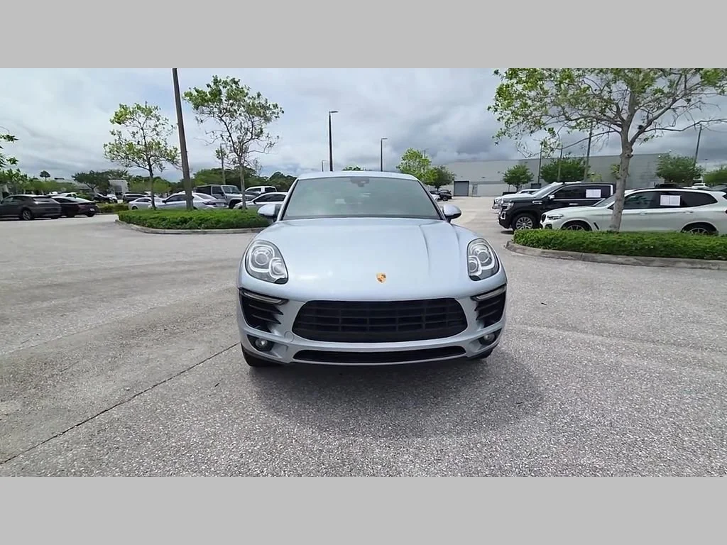 Used 2018 Silver Porsche  image 49