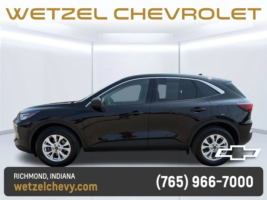 Used 2023 Black Ford Active image 4