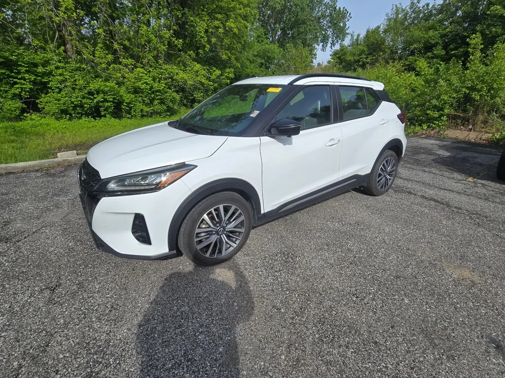 Used 2024 Nissan Kicks SR with VIN 3N1CP5DV2RL485126 for sale in Kansas City