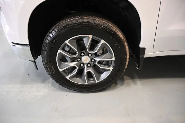 New 2026 Summit White Chevrolet LT (2FL) image 27