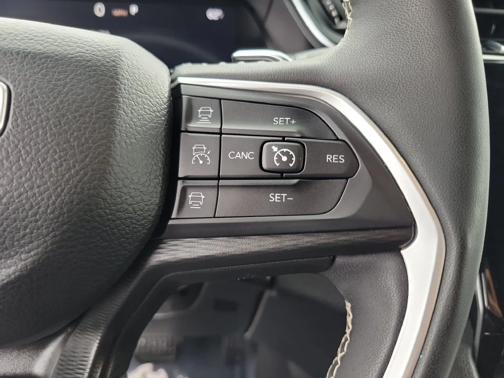 Certified Used 2023 White Jeep Altitude image 27
