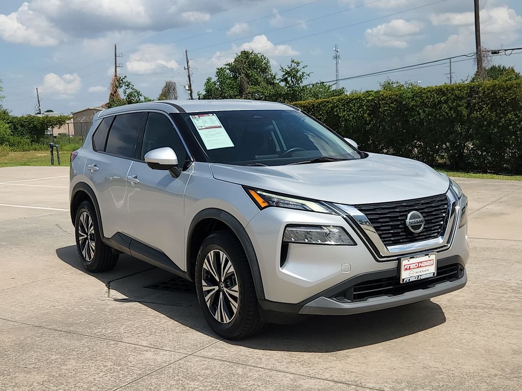 Used 2021 Silver Nissan SV image 3