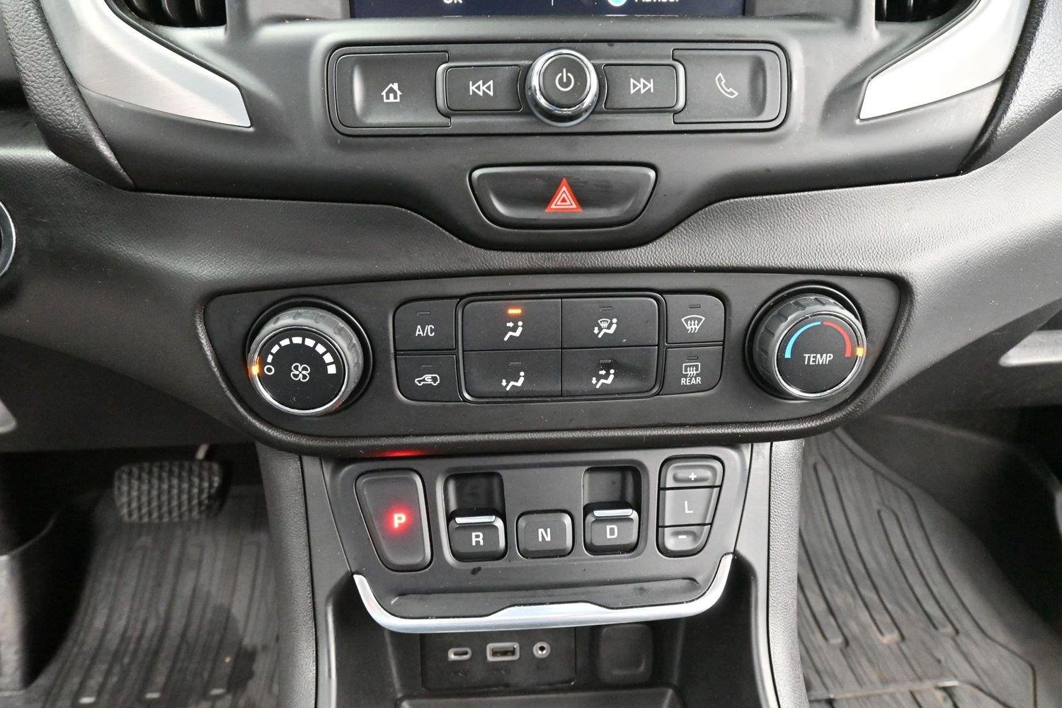 Used 2020 Summit White GMC SLE image 23