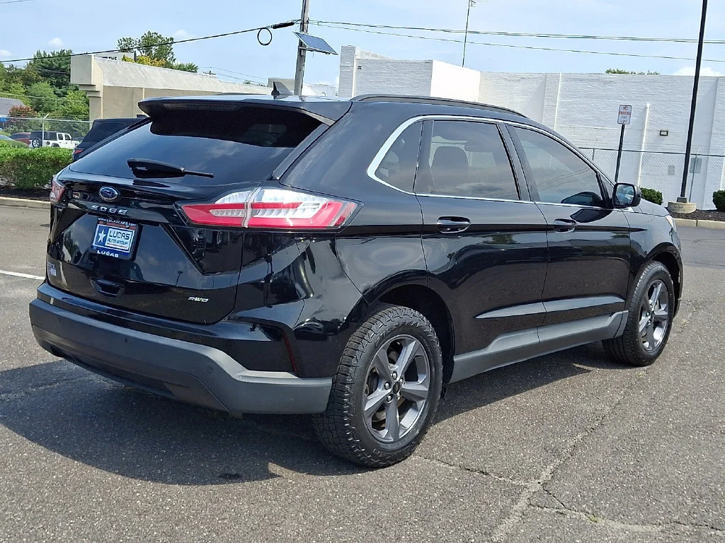 Used 2022 Black Ford SEL image 12