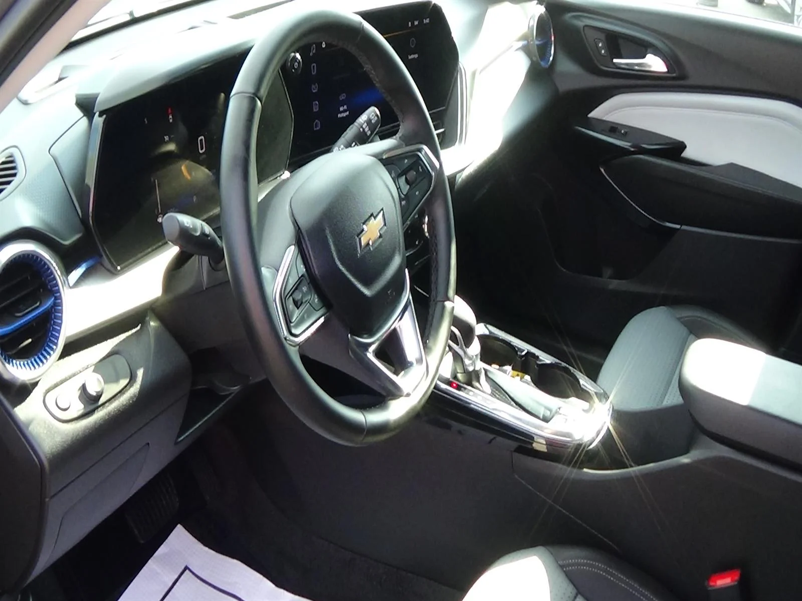 Used 2025 Sterling Gray Metallic (gzb) Chevrolet LT image 17