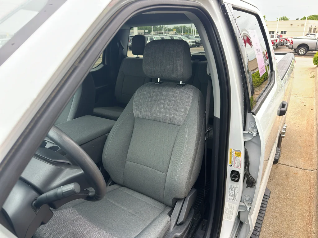 Used 2024 Oxford White Ford XLT image 27