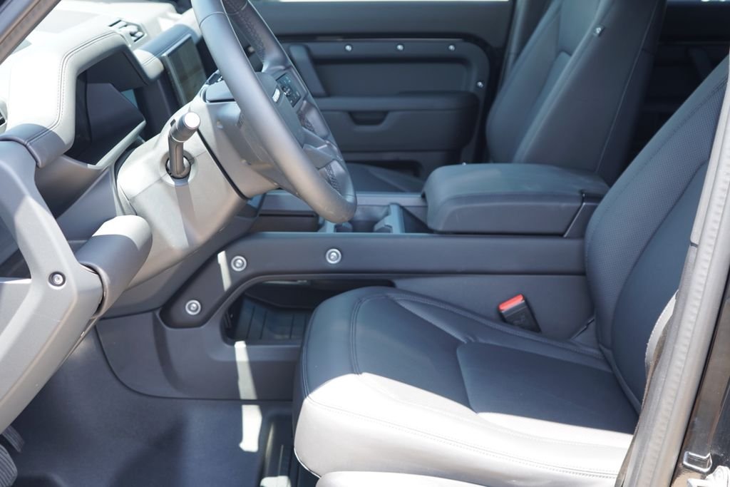 Used 2025 Black Land Rover S image 14