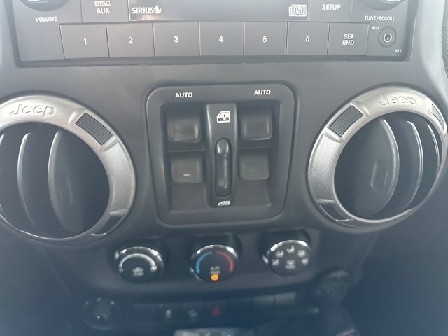 Used 2016 Bright White Clearcoat Jeep Sport image 17