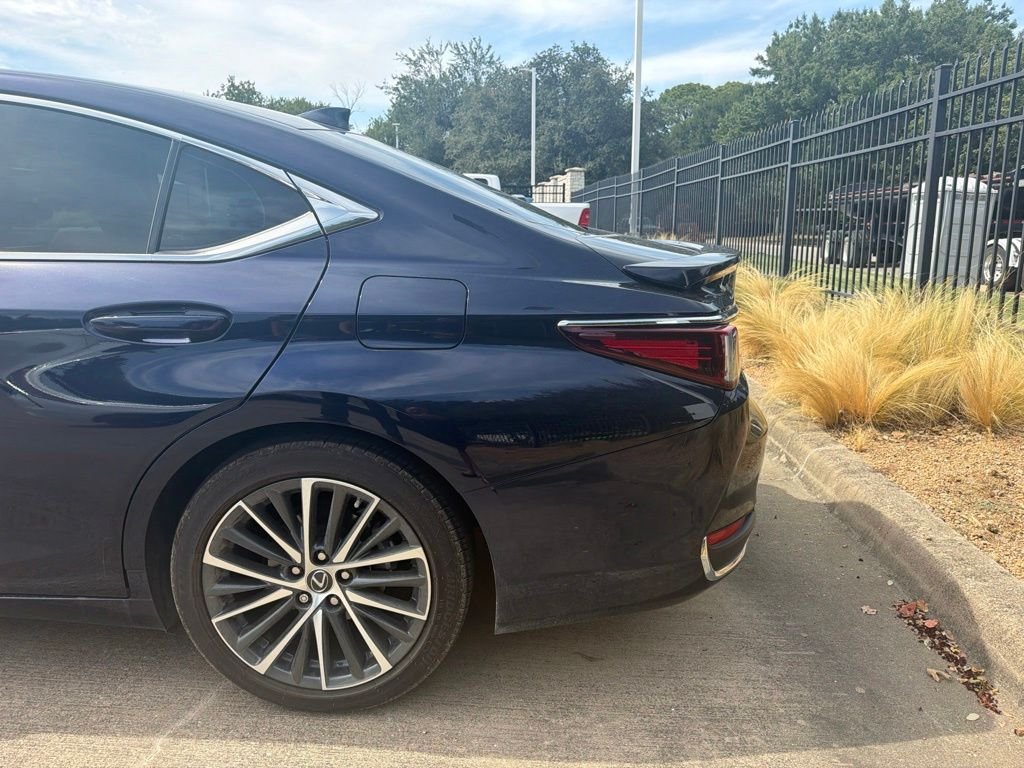 Used 2025 Blue Lexus 300h image 8