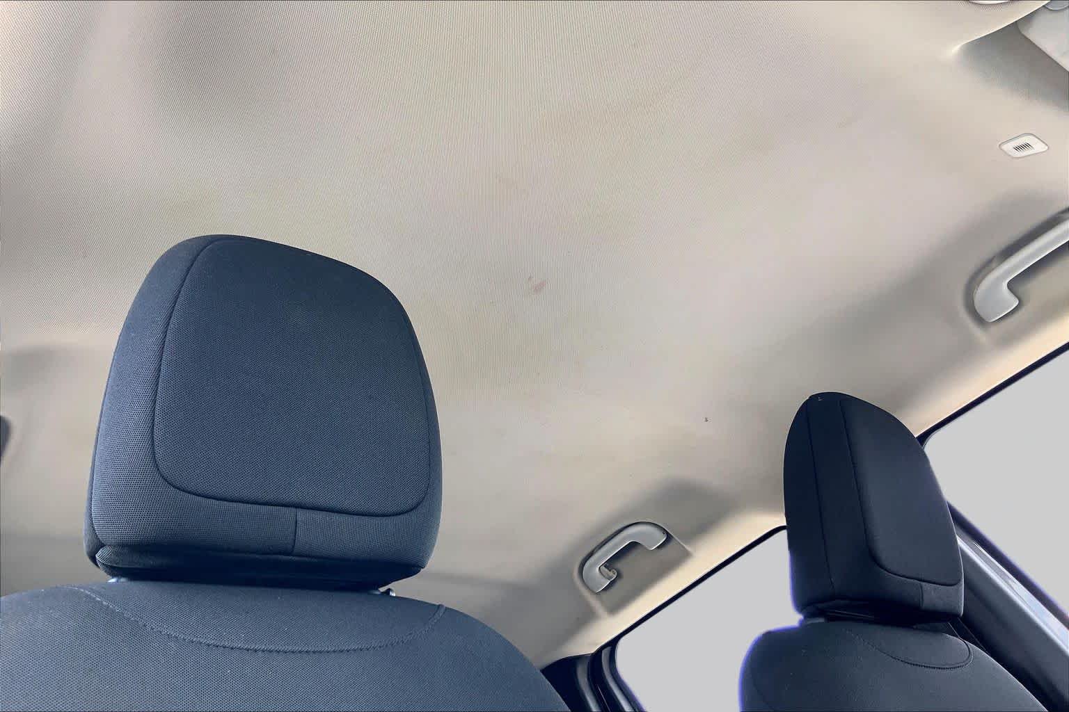 Used 2021 Granite Crystal Metallic Clearcoat Jeep Latitude image 14