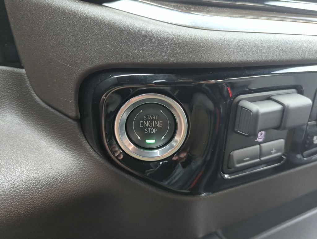 Used 2025 White Chevrolet RST image 25