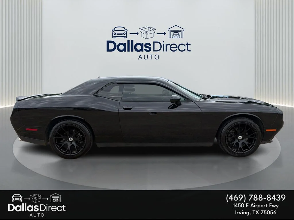 Used 2018 Pitch Black Clearcoat Dodge SXT image 5