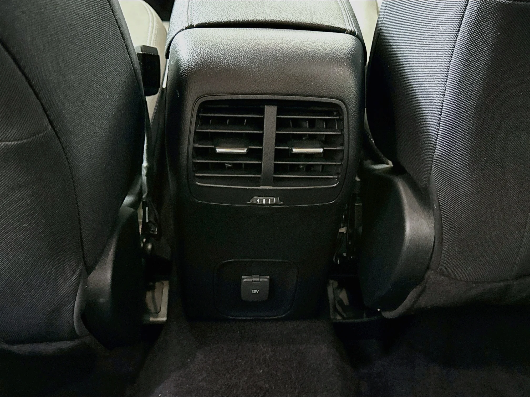 Used 2020 Oxford White Ford SE image 25