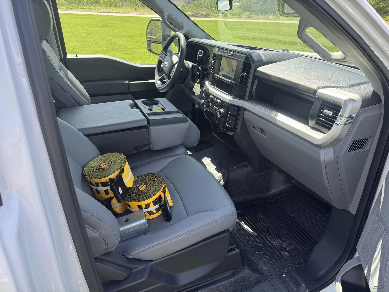 New 2025 Oxford White Ford XL image 7