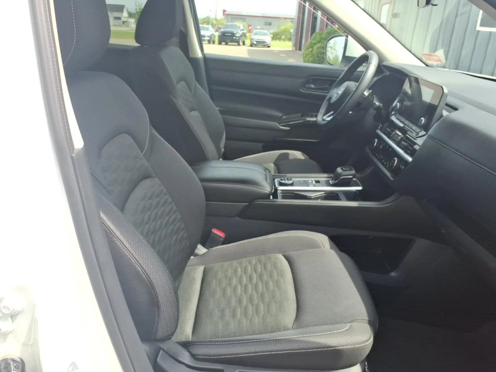 Used 2025 Glacier White Nissan SV image 17
