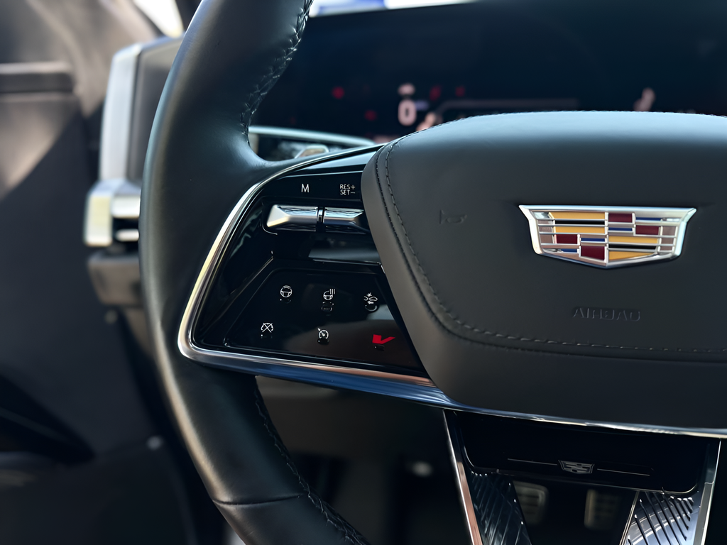 Used 2025 White Cadillac V-Series image 12