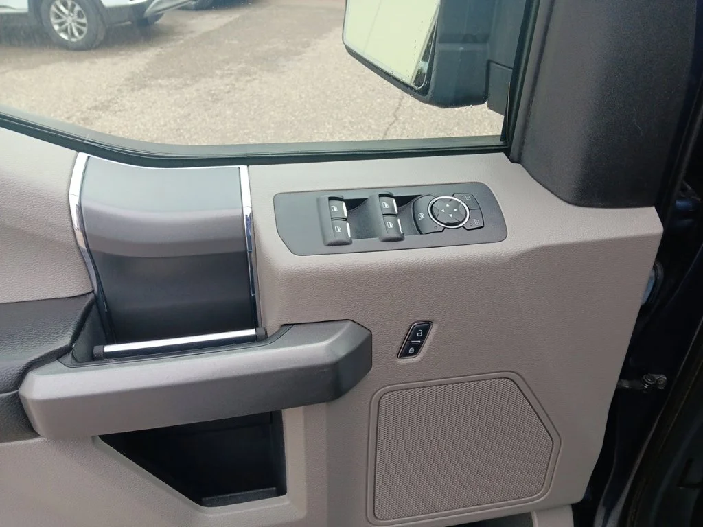 Used 2016 Blue Jeans Metallic Ford XLT image 16