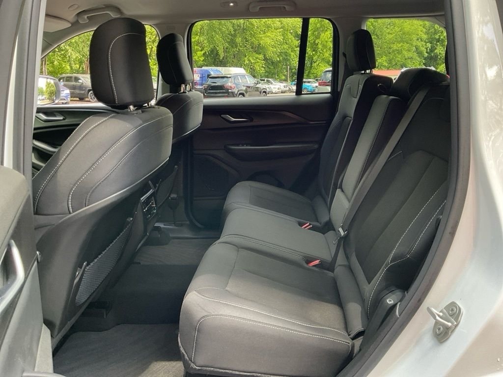 Used 2023 White Jeep Laredo image 15