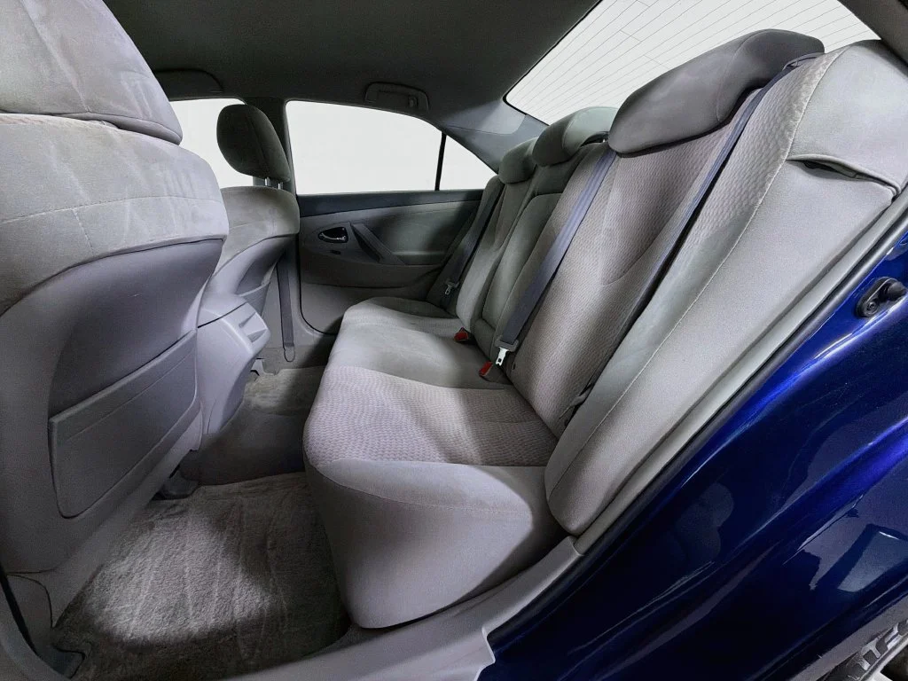 Used 2010 Blue Toyota LE image 18