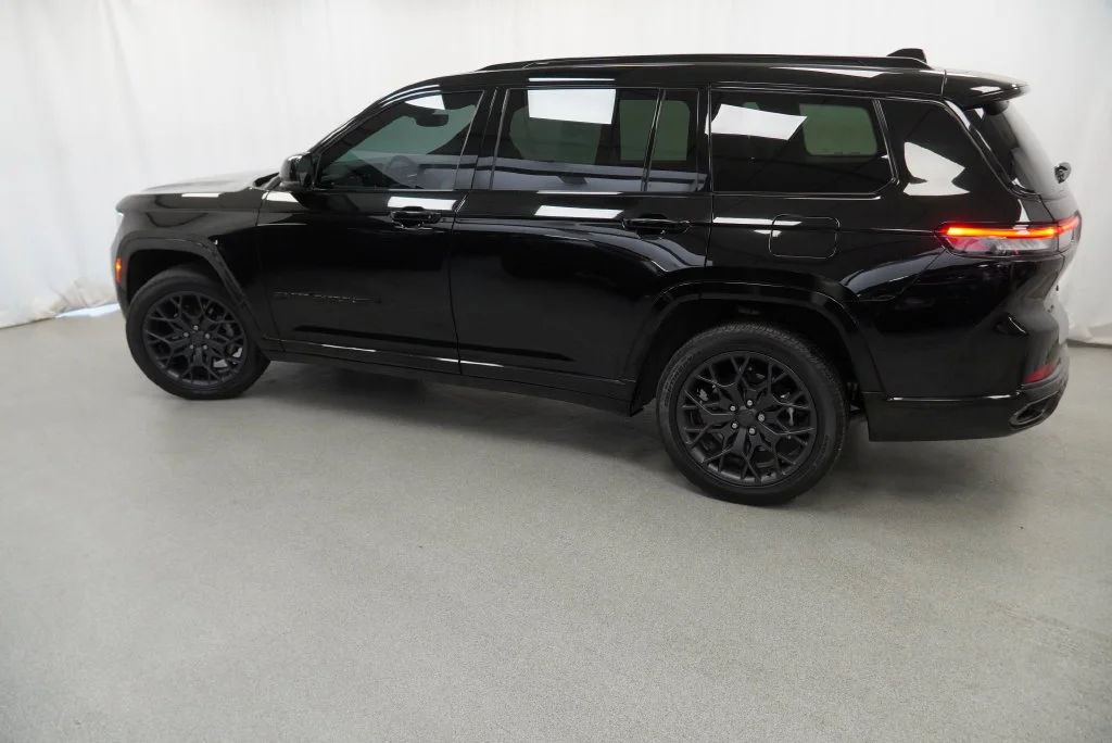Used 2025 Black Jeep Summit image 6