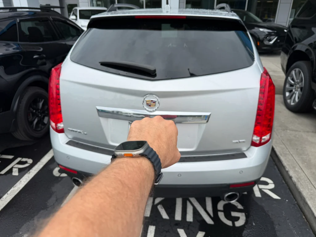 Used 2014 RADIANT SILVER METALLIC Cadillac Luxury Collection image 5