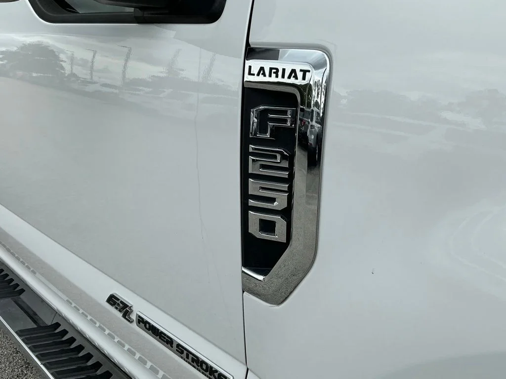 Used 2019 White Ford Lariat image 23