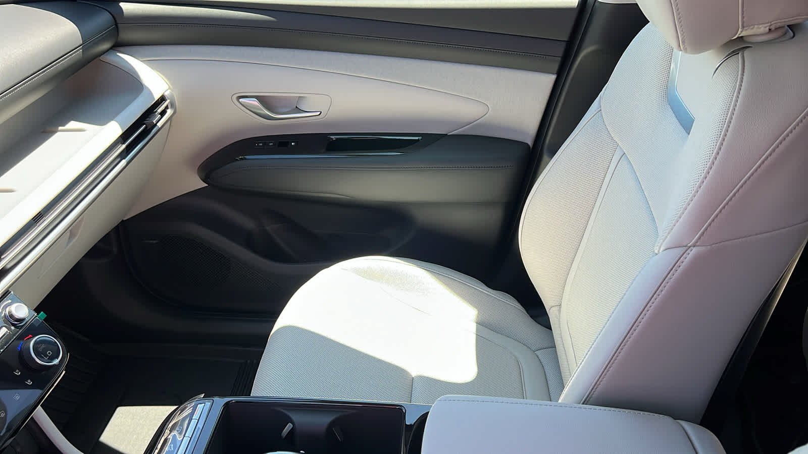 2025 Hyundai Tucson Limited - Photo 12