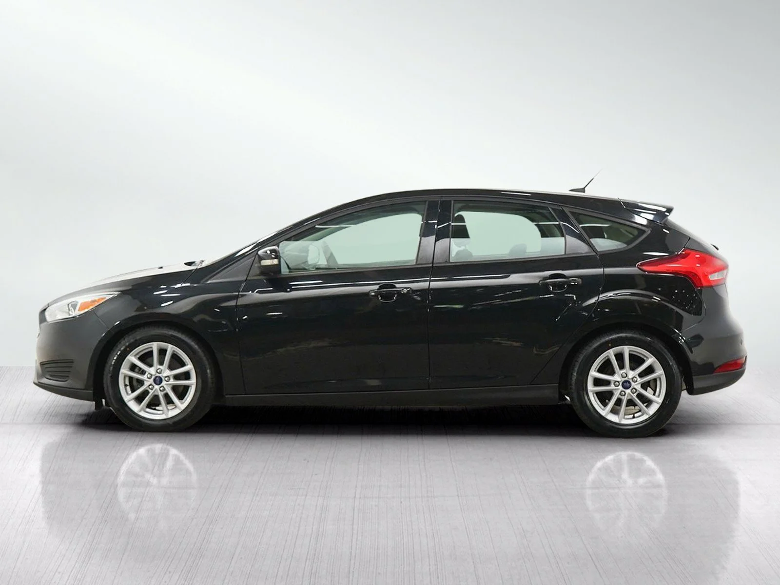 Used 2015 Ford Focus SE with VIN 1FADP3K21FL220726 for sale in White Bear Lake, Minnesota