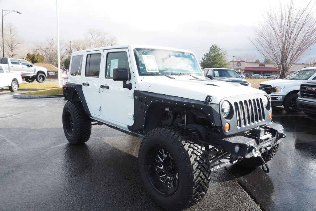 Used 2017 White Jeep Unlimited Sahara image 3