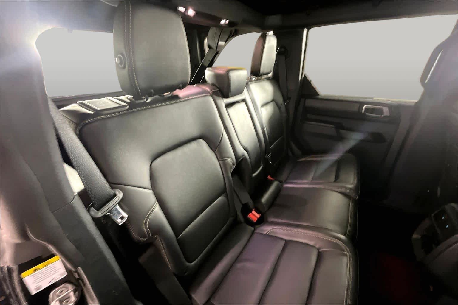 Used 2025 Shadow Black Ford Badlands image 19