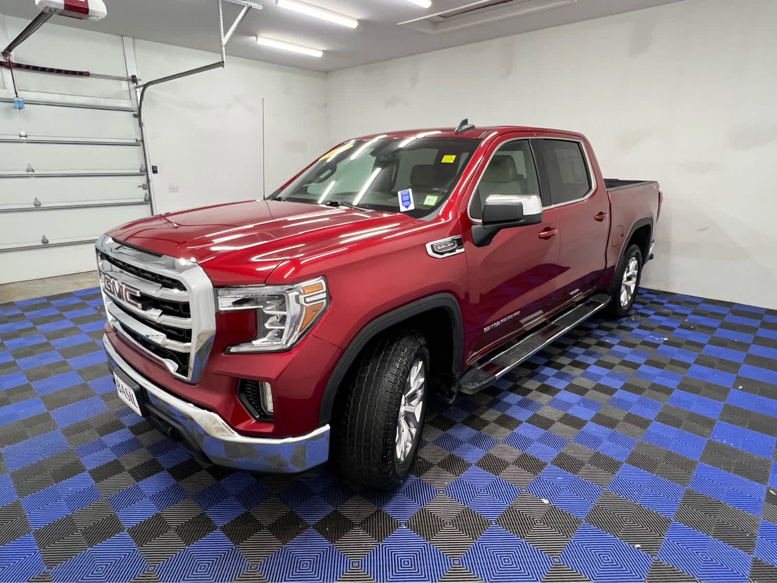 Used 2021 Cayenne Red Tintcoat GMC SLE image 10