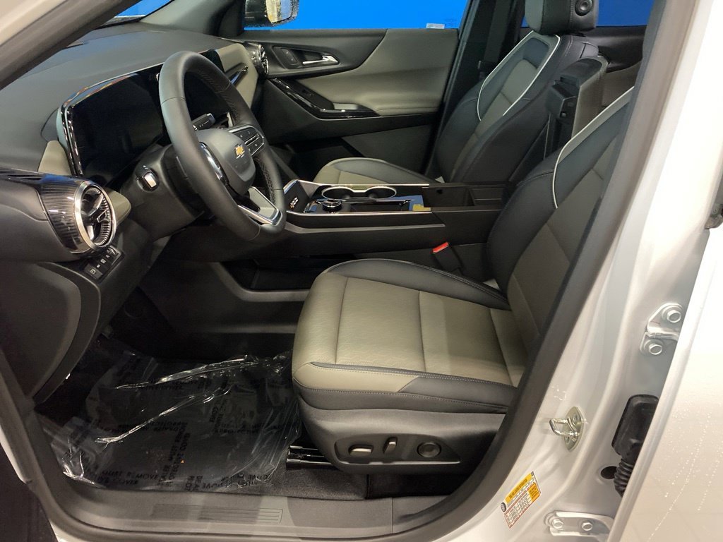 2027 Chevrolet Equinox LT - Photo 8