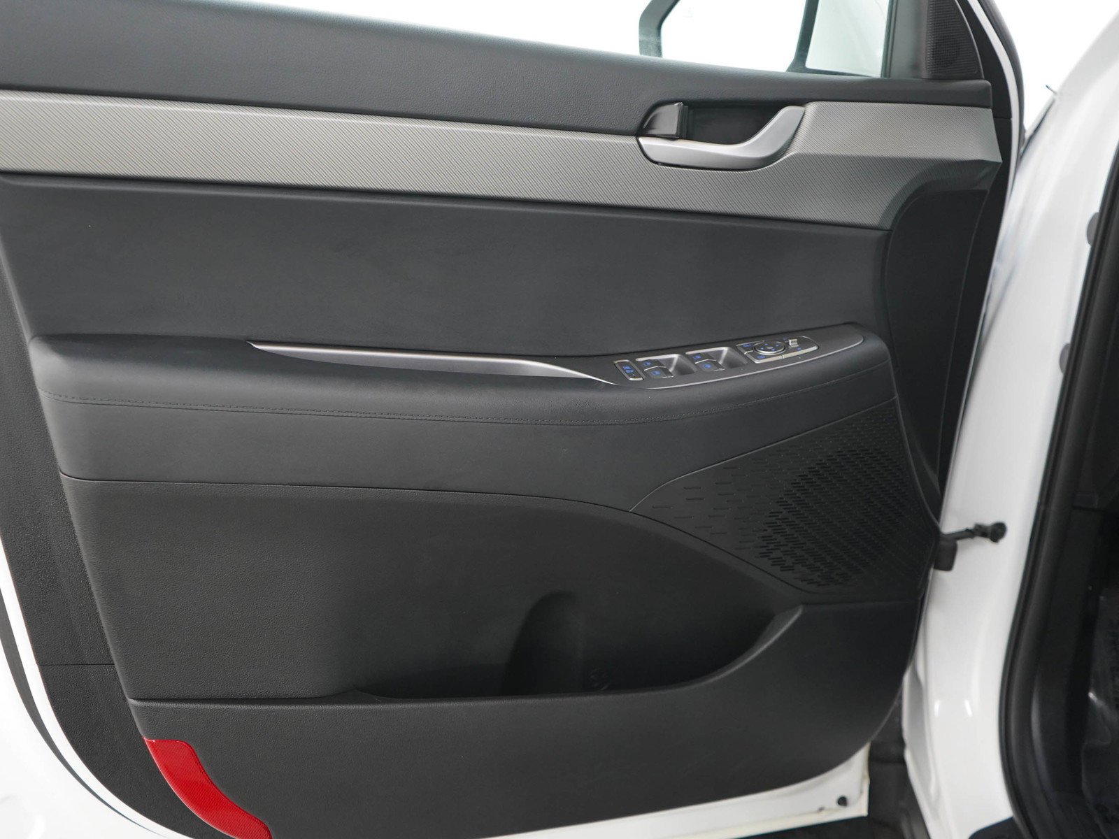 Used 2025 Hyper White Hyundai SEL AWD image 20