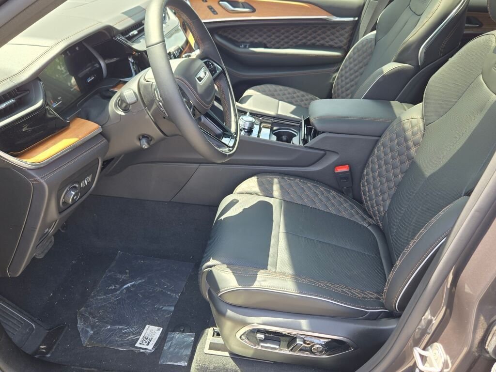 New 2026 Baltic Gray Metallic Clear-Coat Exterior Paint Jeep Summit image 22