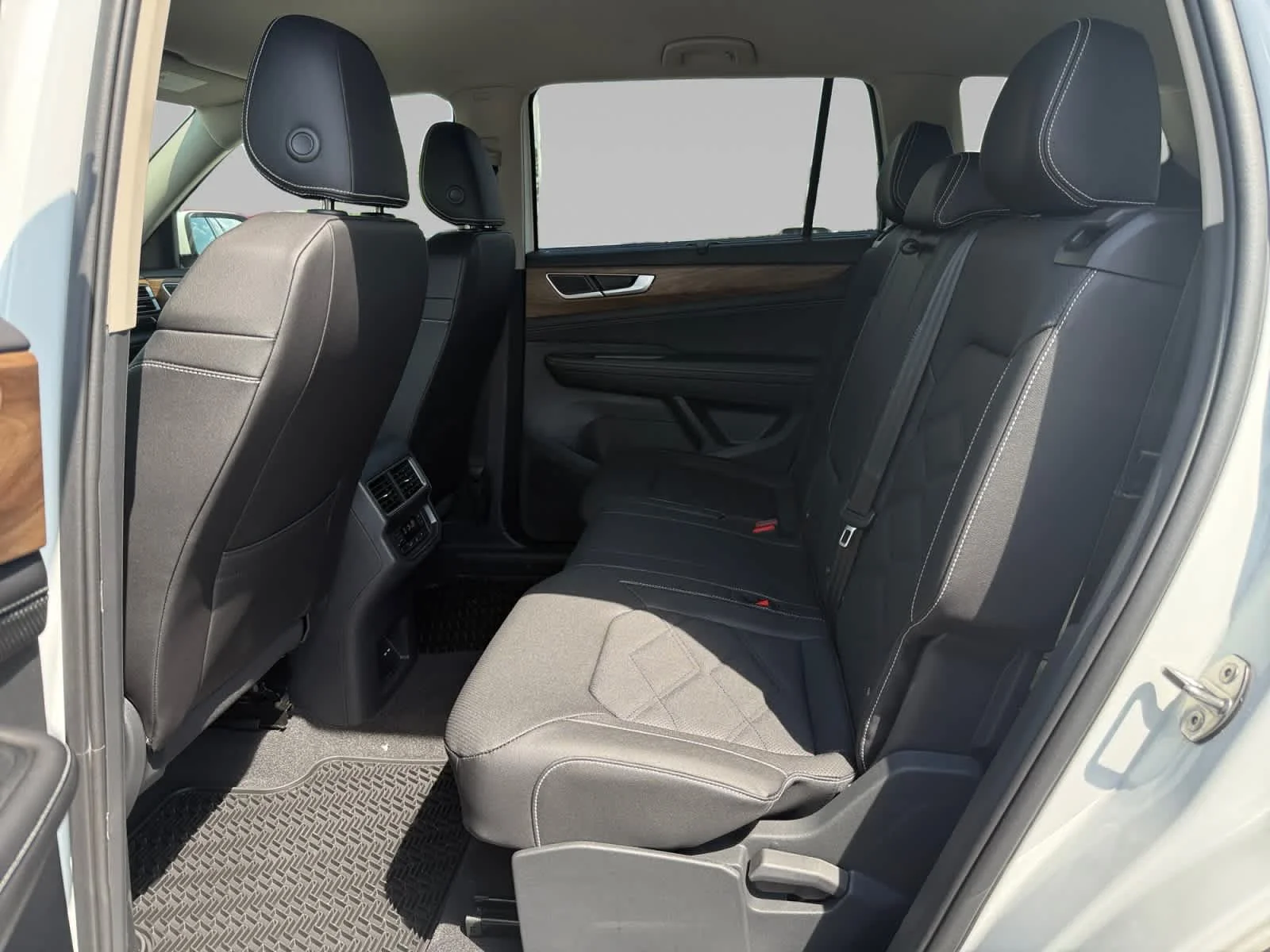 2026 Volkswagen Atlas SE w/Tech - Photo 22