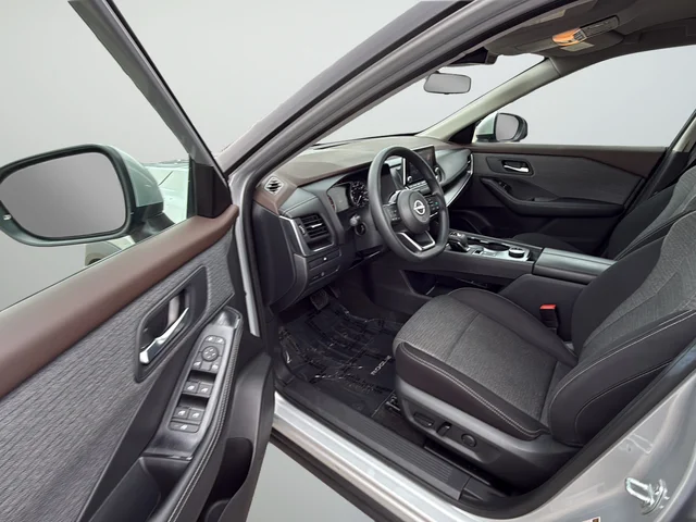 Used 2023 Silver Nissan SV image 34