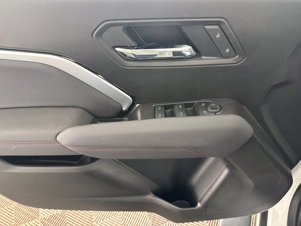 Used 2025 White Chevrolet Z71 image 20