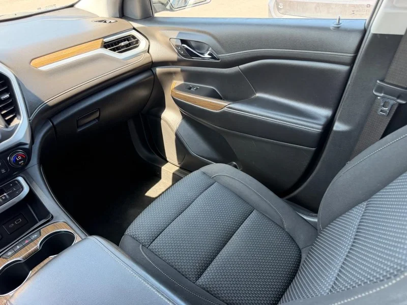 Certified Used 2020 Carbon Black Metallic GMC SLE image 18