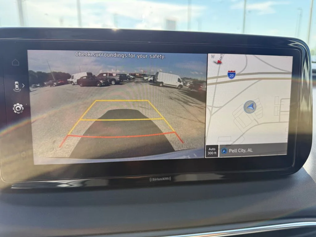 Used 2023 White Hyundai SEL image 13