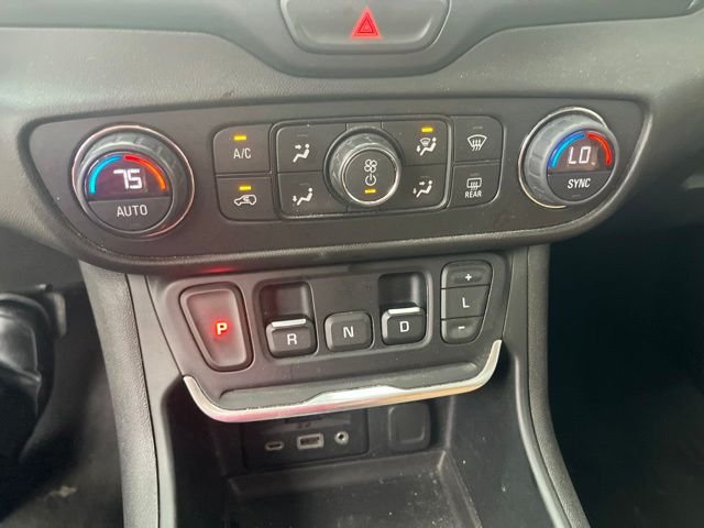 Used 2021 White GMC SLT image 11