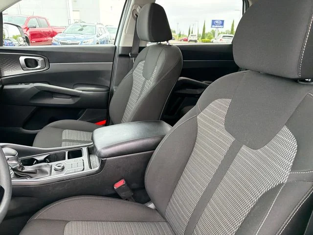 Used 2022 White Kia LX image 17