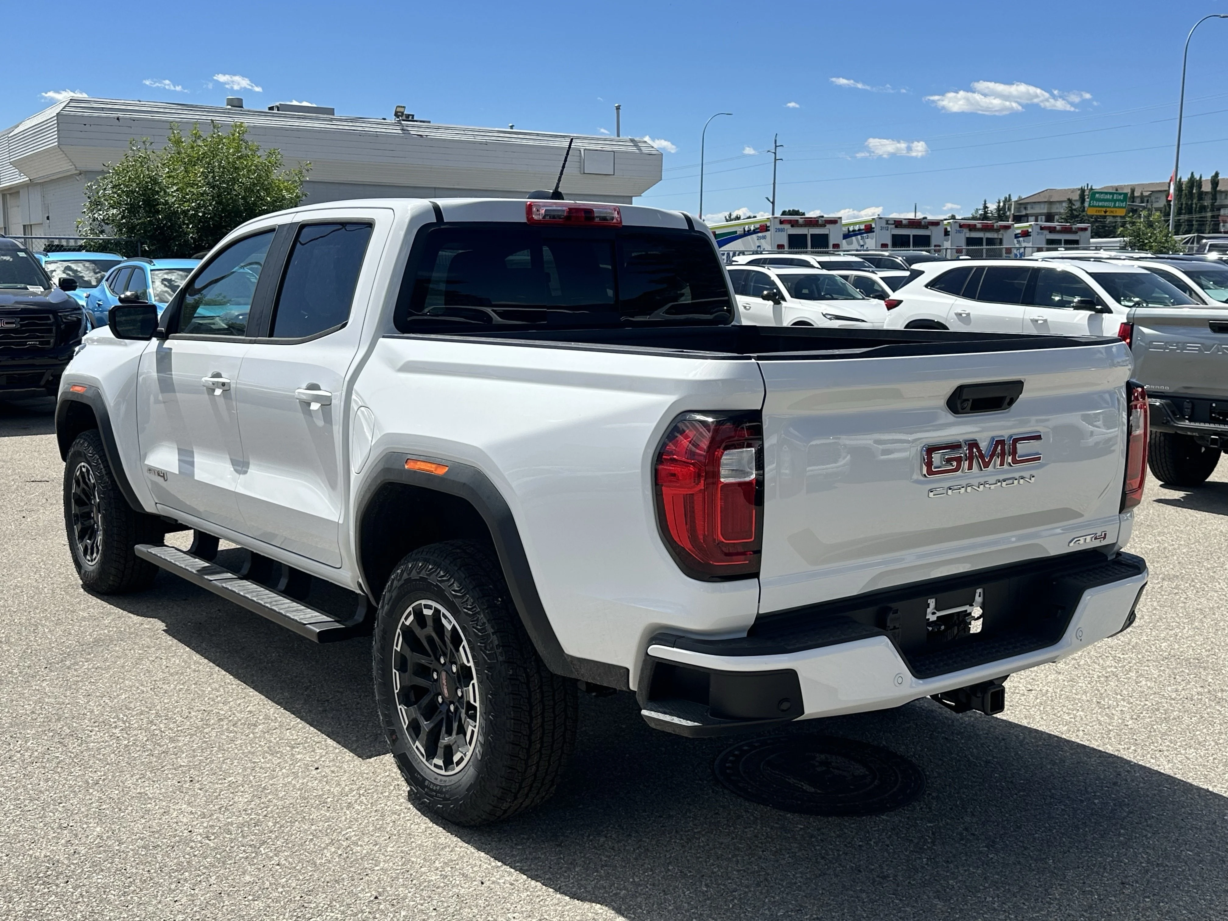 New 2026 Summit White GMC AT4 image 4