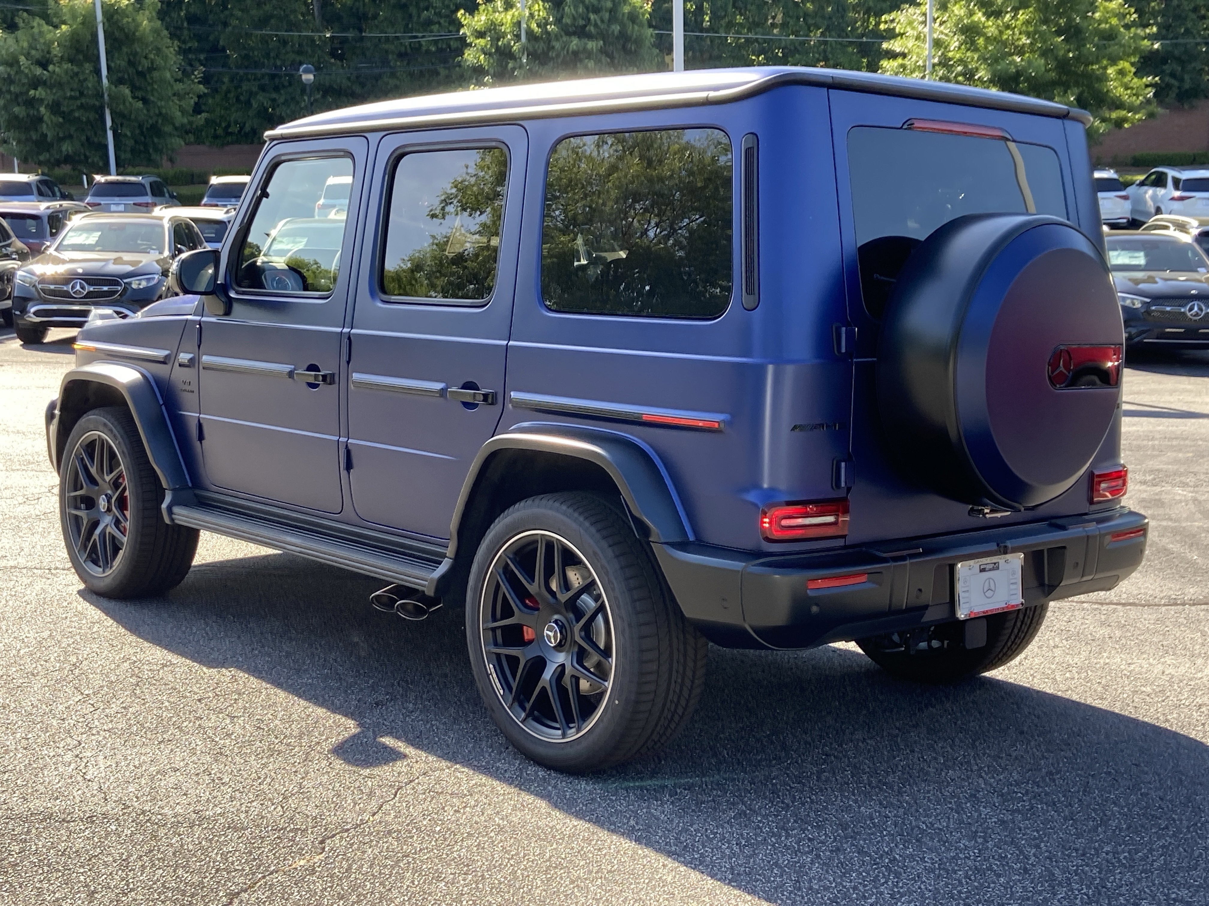 New 2026 MANUFAKTUR Exclusive Brilliant Blue Magno Mercedes-Benz AMG® G 63 SUV image 11