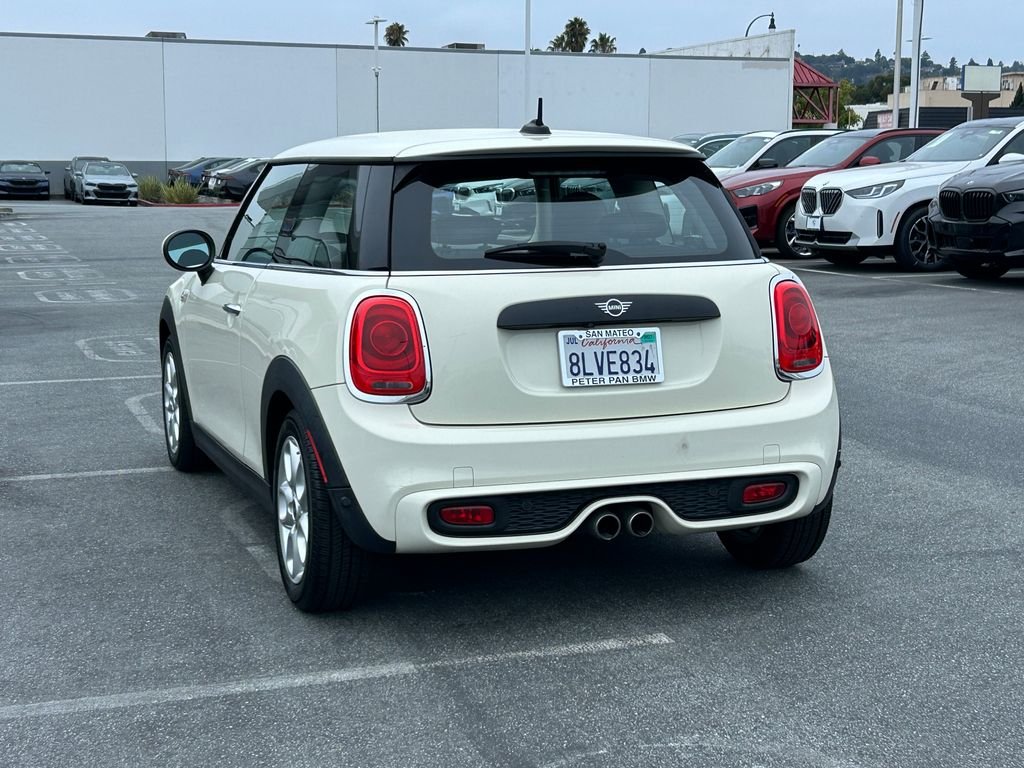 Used 2019 Pepper White MINI Classic image 3